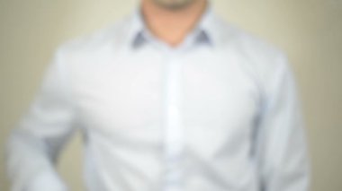 Finansal piyasa, şeffaf ekranda yazma adam