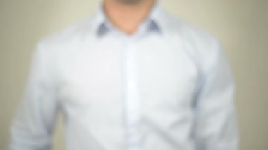 Vergi zammı, şeffaf ekranda yazma adam