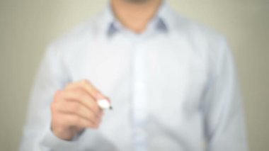 Olmak müteşekkir, şeffaf ekranda yazma adam