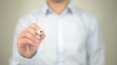 Yönlendirme, şeffaf ekranda yazma adam