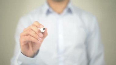 Millennials, şeffaf ekranda yazma adam kim