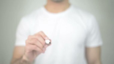 Veri kurtarma, şeffaf ekranda yazma adam