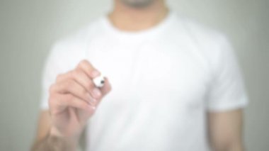 Metabolizma, şeffaf ekranda yazma adam
