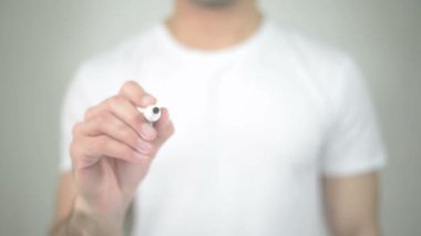 Zaman kaybetmek ağırlık, şeffaf ekranda yazma adam için