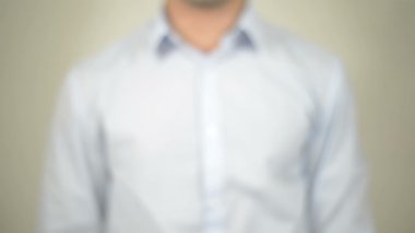 Sahte, şeffaf ekranda yazma adam