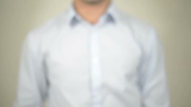İşçi sendikası, şeffaf ekranda yazma adam