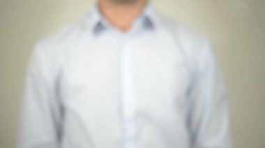 Şimdi, şeffaf ekranda yazma adam sipariş