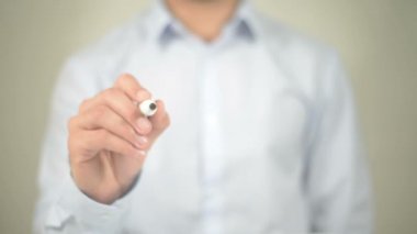 Erişilebilirlik optimizasyonu, şeffaf ekranda yazma adam