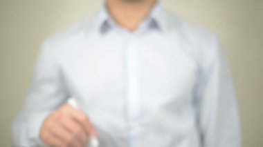 Daha iyi bir hayat, şeffaf ekranda yazma adam