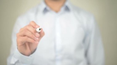 Rekabet avantajı, şeffaf ekranda yazma adam