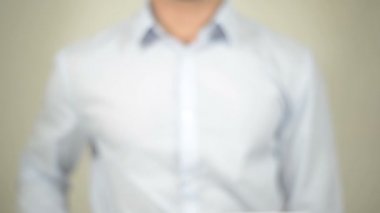 Çakışma, Saydam Ekranda Yazan Adam