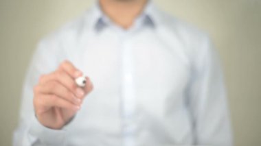 Veri tümleştirmesi, şeffaf ekranda yazma adam
