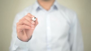 Veritabanı yönetim sistemi, şeffaf ekranda yazma adam