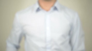 Son Tarih, şeffaf ekranda yazma adam