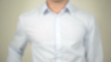 Dosya yönetimi, şeffaf ekranda yazma adam