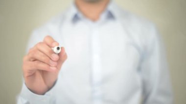 Acil eylem gerekli, şeffaf ekranda yazma adam