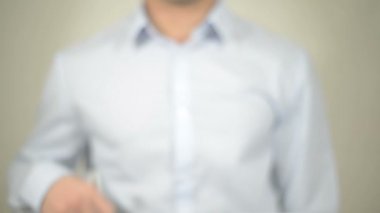 Kendinizi, şeffaf ekranda yazma adam yatırım