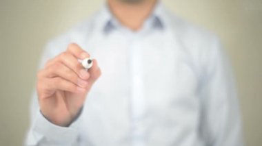 Nitelikli satış, şeffaf ekranda yazma adam