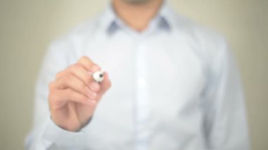 Son sayfa, şeffaf ekranda yazma adam