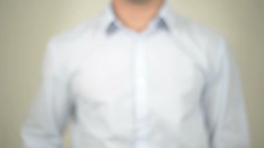 Kullanıcı arabirimi tasarımı, adam şeffaf ekran üzerine yazma