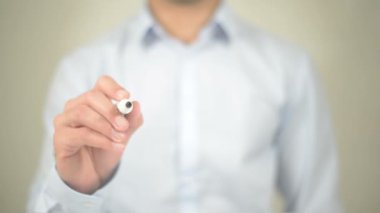 İçerik pazarlama, şeffaf ekranda yazma adam nedir