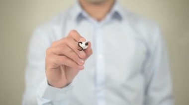 Bilim araştırma, şeffaf ekranda yazma adam