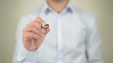 Blogging, şeffaf ekranda yazma adam tarafından para kazanmak için nasıl