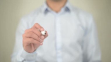 Biz taşındı,, şeffaf ekranda yazma adam