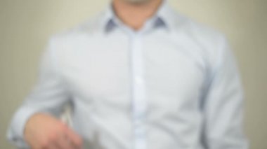 Nasıl başlatırım? , adam şeffaf ekran üzerine yazma