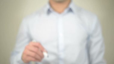 Sorunlar, şeffaf ekranda yazma adam