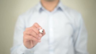 Abur cubur, şeffaf ekranda yazma adam