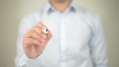 Öğrenmek için affet, şeffaf ekranda yazma adam