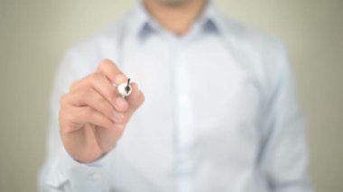 En iyisi henüz gelmek, şeffaf ekranda yazma adam bu.