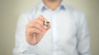 Daha fazla daha fazla daha, adam şeffaf ekranda yazma