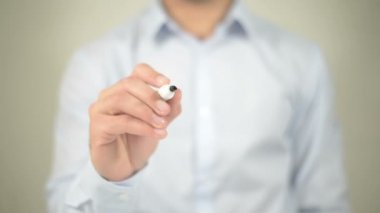 İyi bir kredi, şeffaf ekranda yazma adam