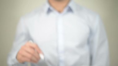 Bisiklet adam şeffaf ekranda yazma