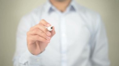 Acil eylem gerekli, şeffaf ekranda yazma adam