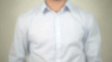 Kalite, şeffaf ekranda yazma adam