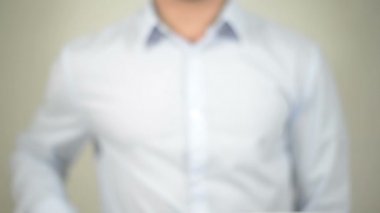 Verimlilik, şeffaf ekranda yazma adam