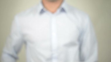 Dijital, şeffaf ekranda yazma adam