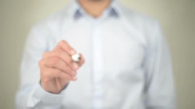 E-posta hesabı, şeffaf ekranda yazma adam