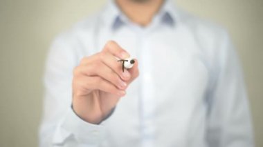 Saat dilimleri, şeffaf ekranda yazma adam