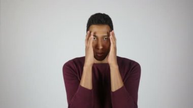 Tatminsiz adam görev hata durumunda tepki