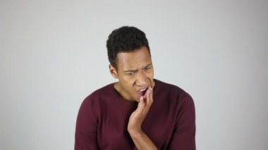 Diş ağrısı, ağrı, hareket tarafından genç adam