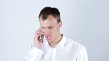 Kızgın işadamı sesler telefon, kavga, kötü haber