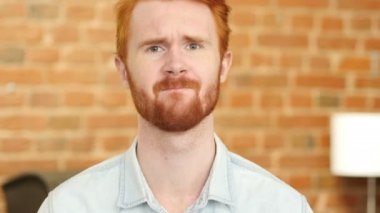 üzgün adam portresi endişeli