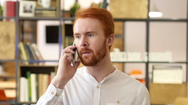 Hombre enojado agresivo Luchando, Gritando por teléfono, Problema — Vídeos de Stock