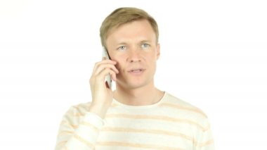 Casual işadamı meşgul konuşmak telefon, izole beyaz arka plan