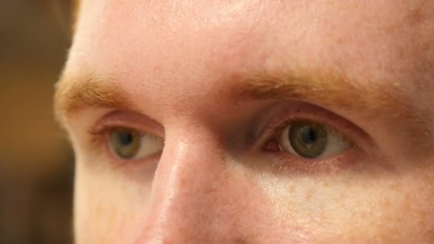 Крупним планом чоловічі очі — стокове відео