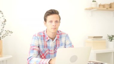 Kötü iş, başparmak aşağı, tatminsiz, aynı fikirde 